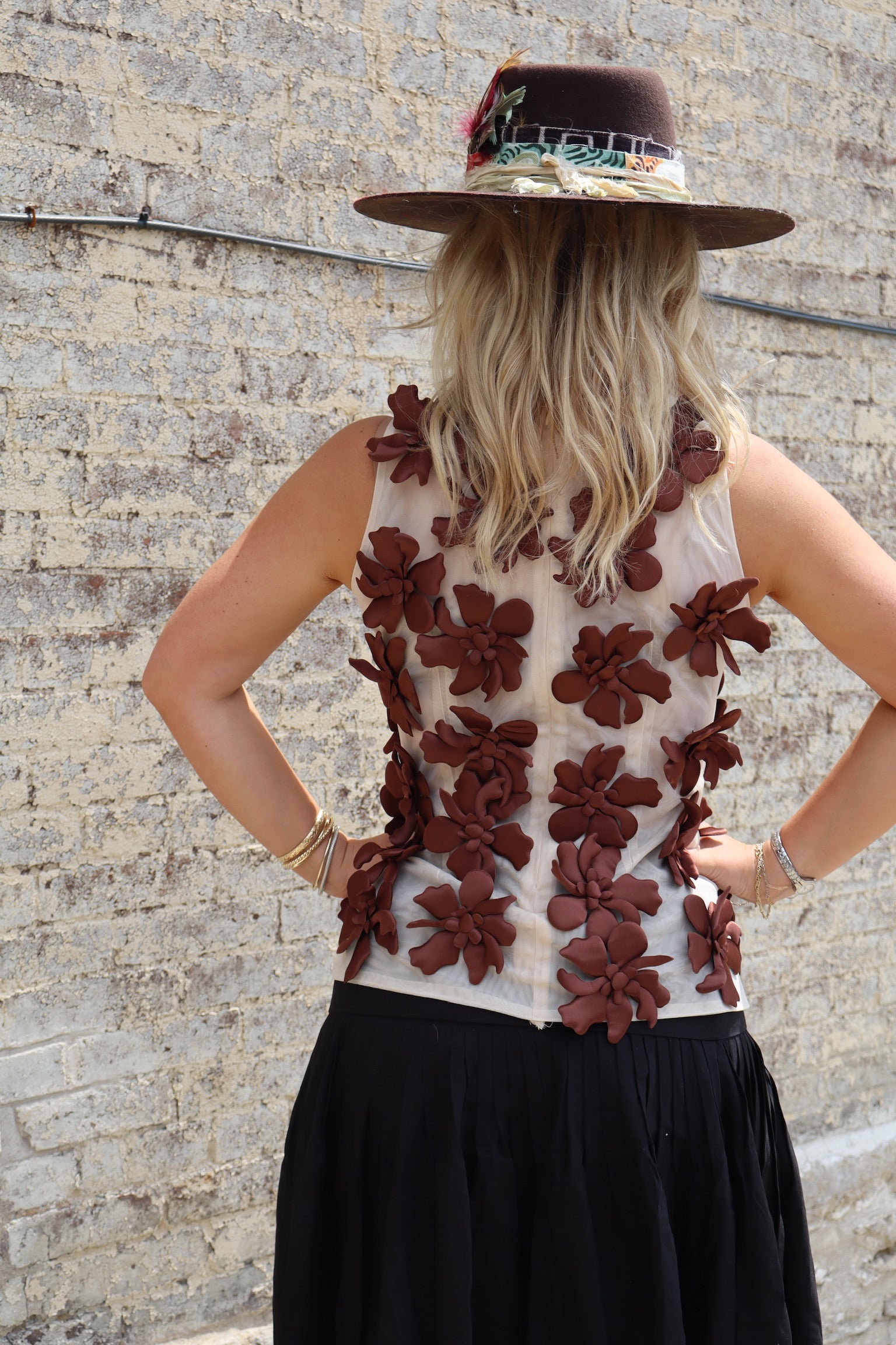 THE DAISY TOP - BROWN