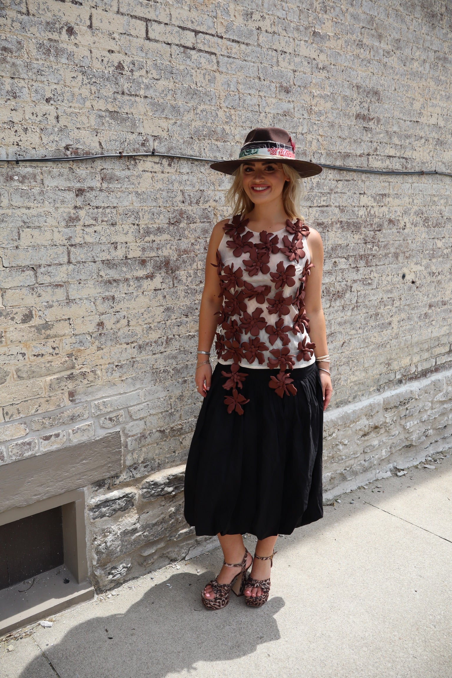 THE DAISY TOP - BROWN