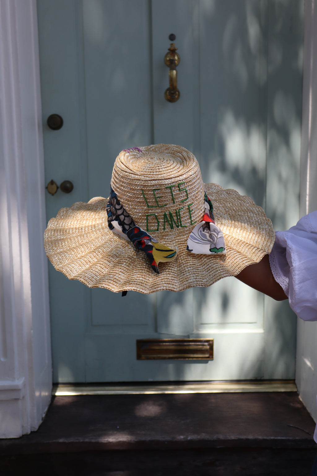 THE LOLA- TAN RUFFLE BRIM