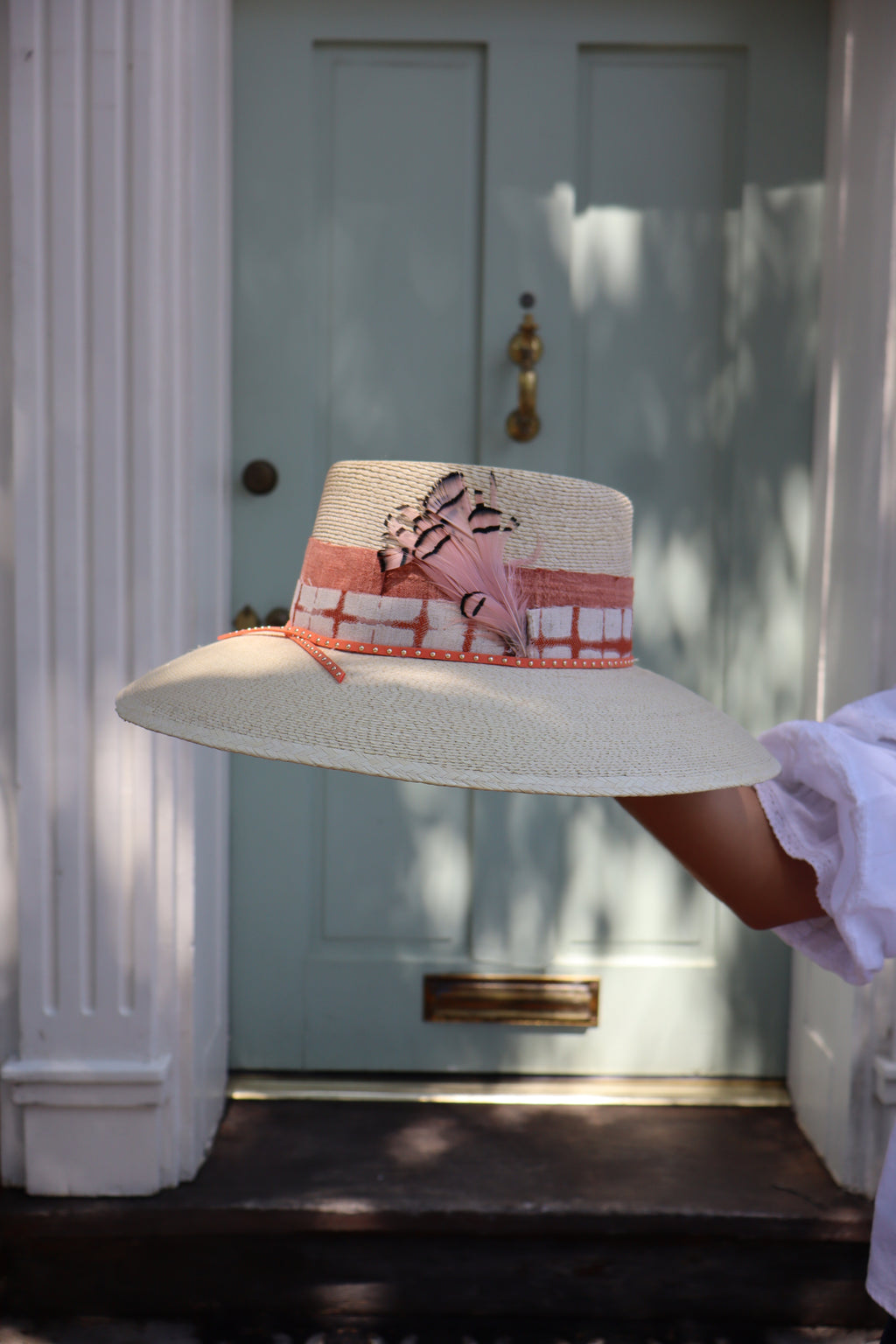 THE ISABELLE- LIGHT TAN STRAW HAT