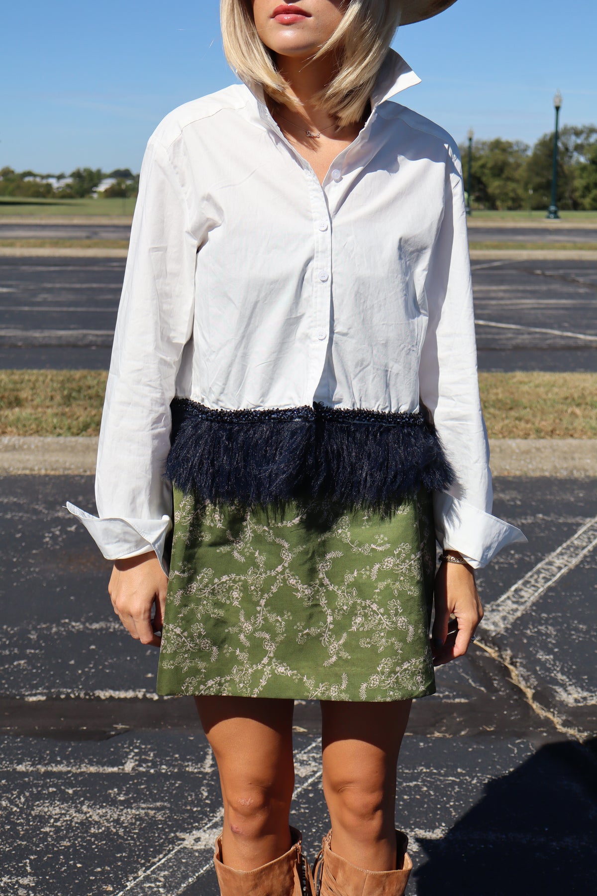 THE LIZZY BUTTON DOWN W/ FEATHERS- WHITE