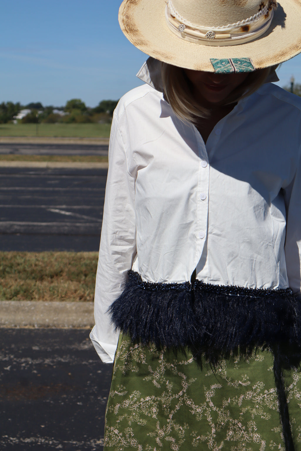 THE LIZZY BUTTON DOWN W/ FEATHERS- WHITE
