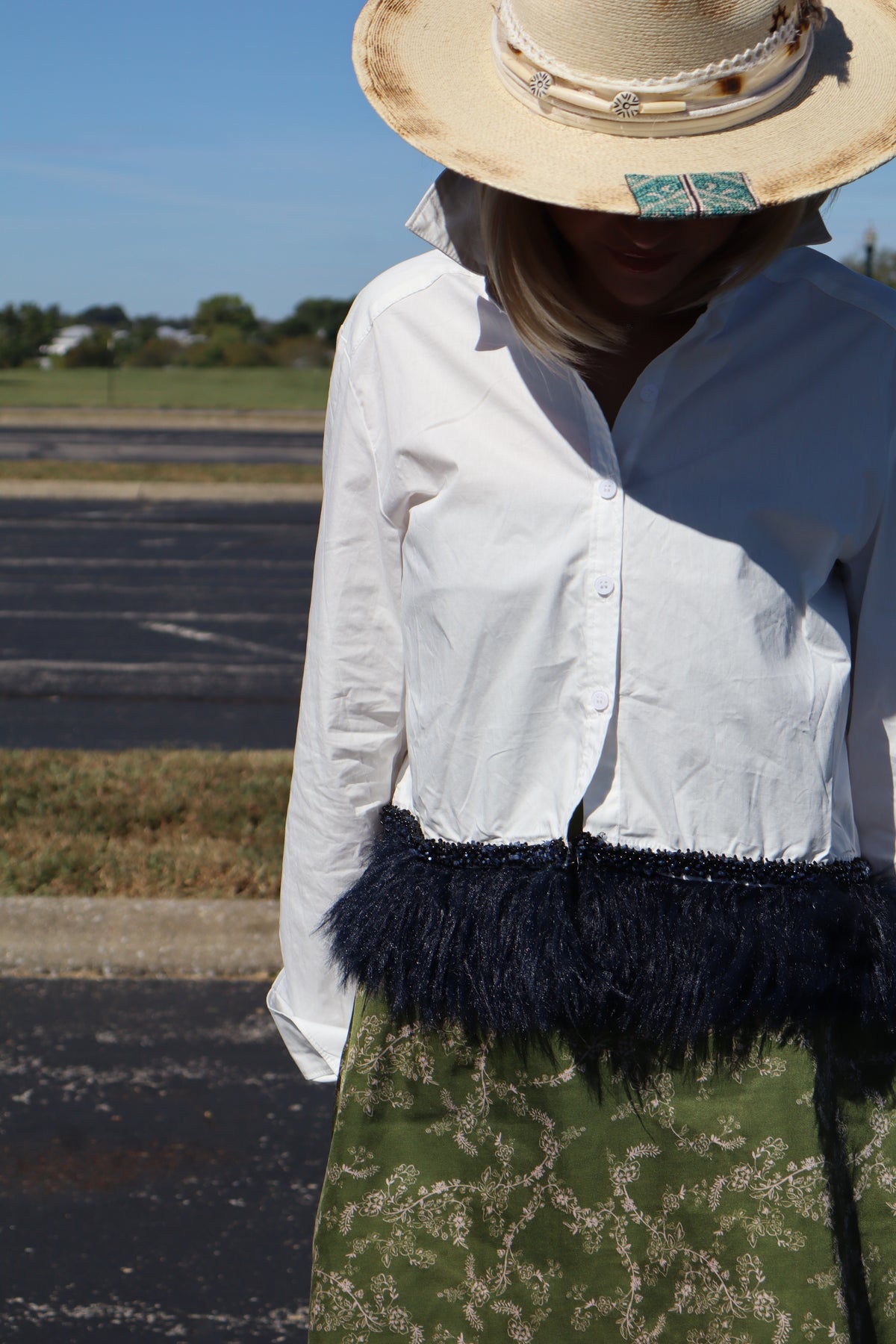 THE LIZZY BUTTON DOWN W/ FEATHERS- WHITE