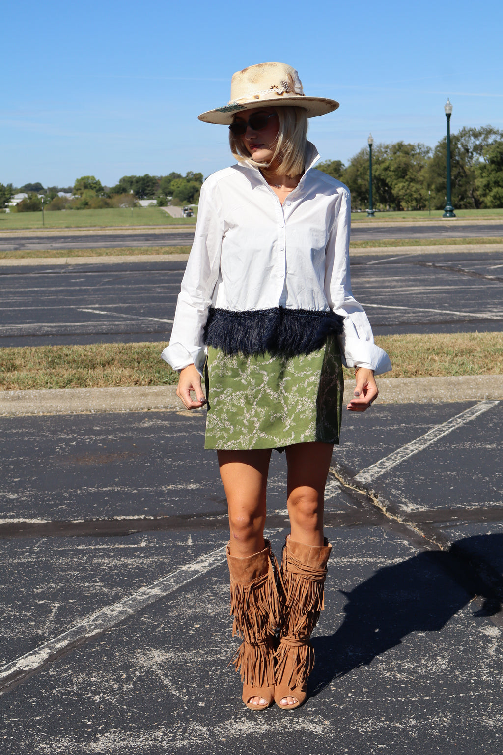 THE LIZZY BUTTON DOWN W/ FEATHERS- WHITE