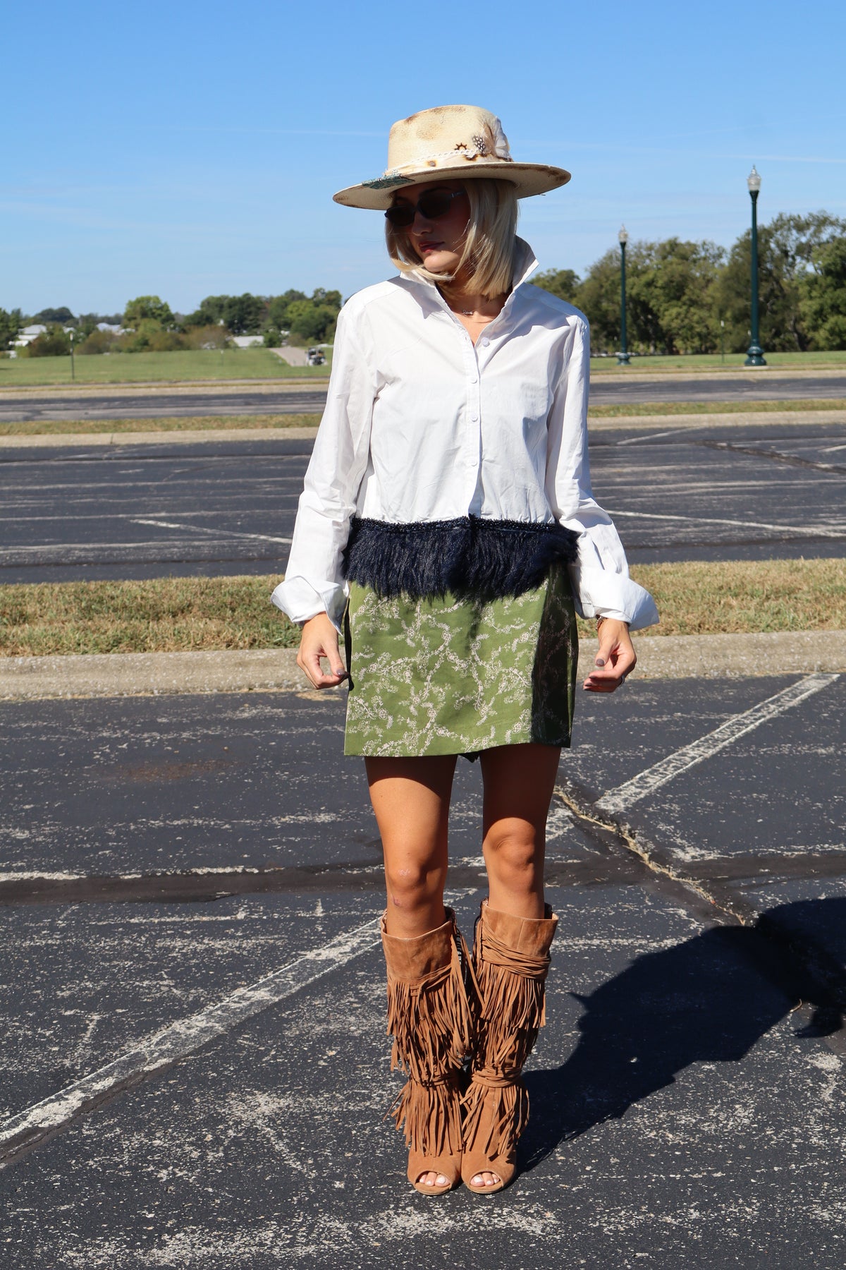 THE LIZZY BUTTON DOWN W/ FEATHERS- WHITE
